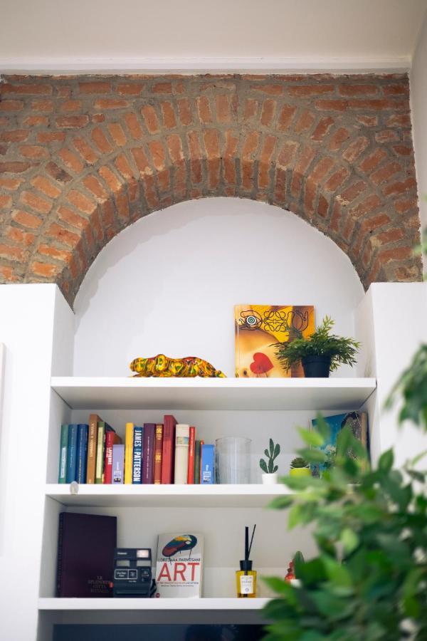 The Red Bricks Home - San Babila Area ميلان المظهر الخارجي الصورة