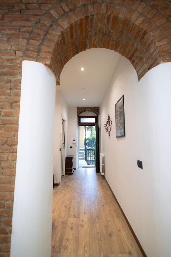 The Red Bricks Home - San Babila Area ميلان المظهر الخارجي الصورة