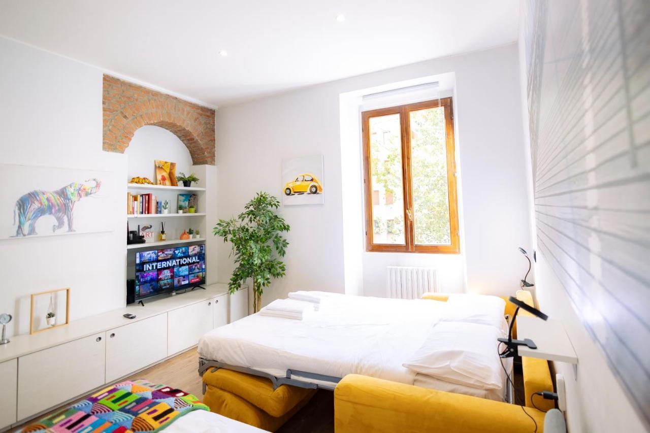 The Red Bricks Home - San Babila Area ميلان المظهر الخارجي الصورة